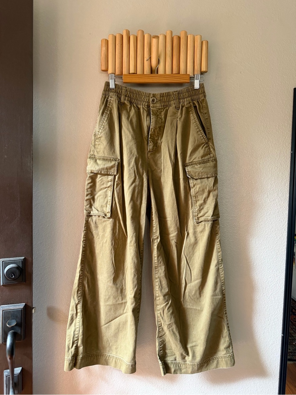 Old Navy Women’s Wide-Leg Cargo Pants in Olive Green